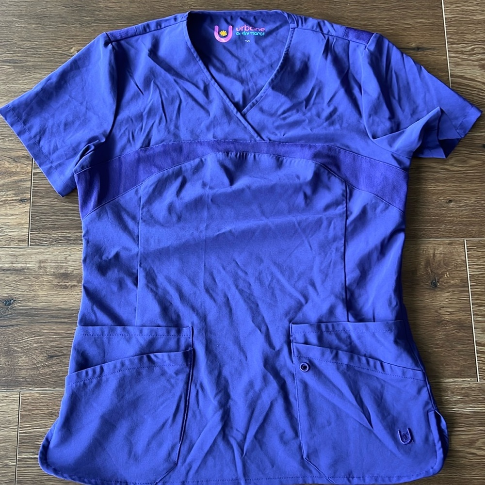 Like new Urbane scrub top size small